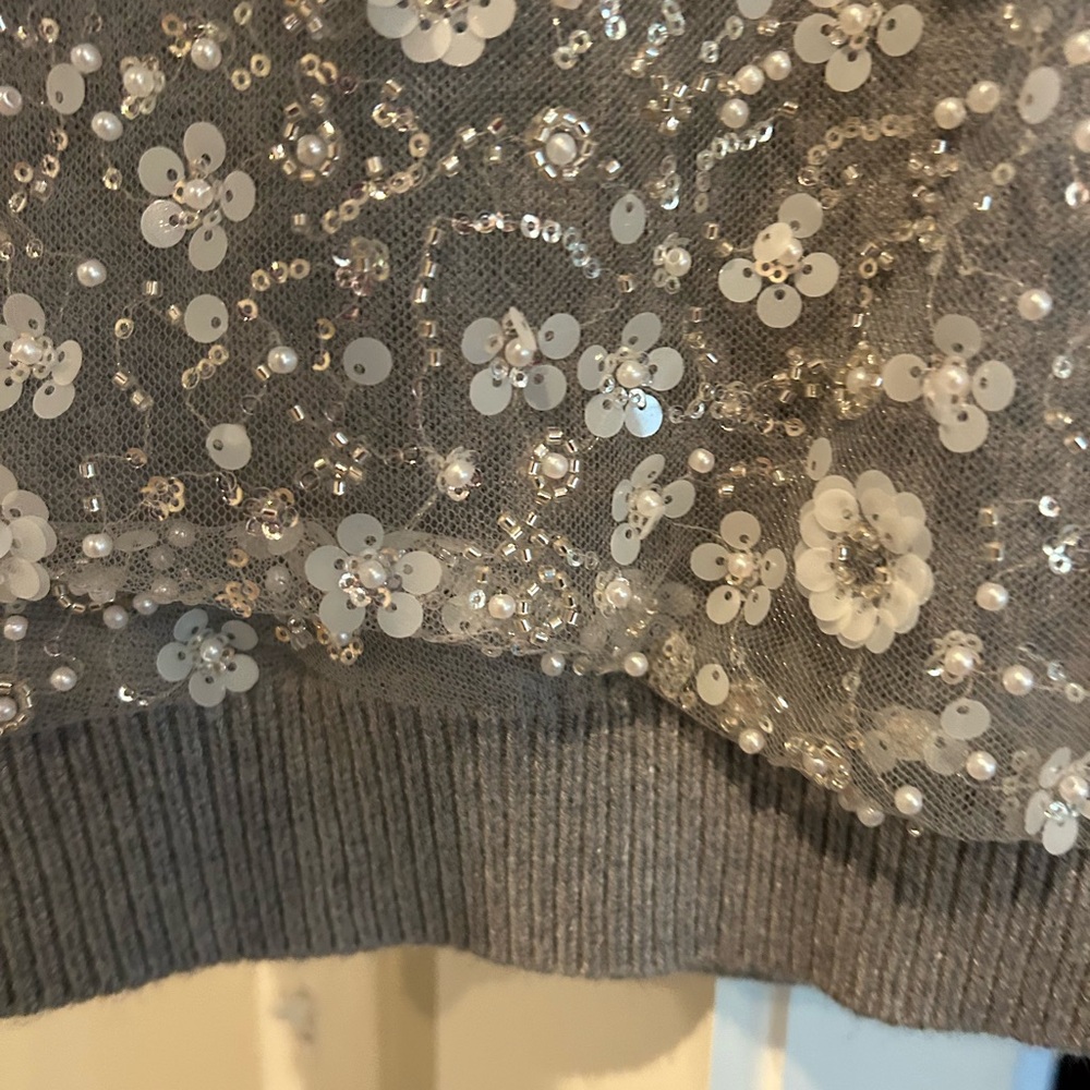 NWTS. Beaded Floral Sleeveless Knit Tank Top - Gray - Picture 8 of 8